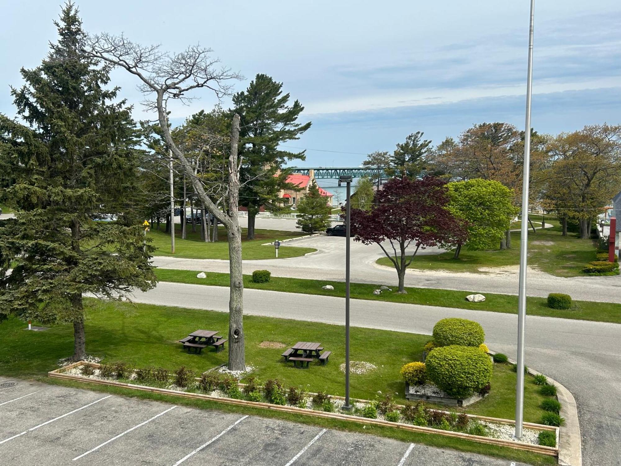 Super 8 By Wyndham Bridgeview Of מקינאו סיטי מראה חיצוני תמונה